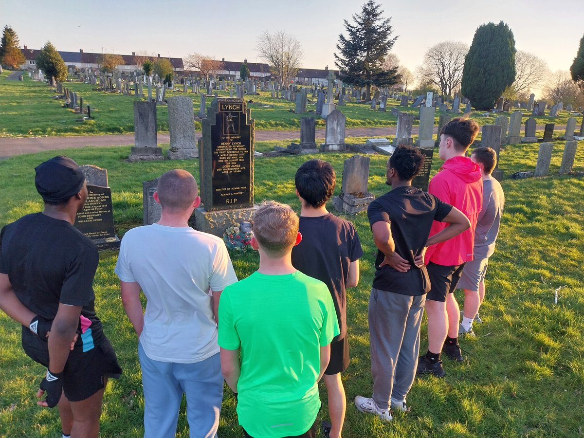 PartickBoxing's tweet image. Bit of social history. Took the lads up to Beeny Lynch's grave @stmarysmaryhill @CadderPrimary @johnpaulacademy @ClevedenPe @ClevedenSec42 @ASGCleveden @ASGJPAbercorn @ASGHyndland @FrankWarren @EddieHearn @StAndrewsSC