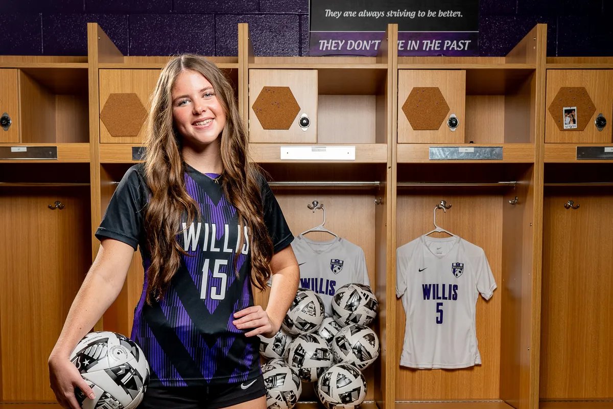 THE PIVOT: Dual-Sport Clark Chooses Volleyball Over Her Life-Long Sport Of Soccer

“Coach Jenkins came in and made volleyball fun... I know I’m playing catch-up trying to get recruited, but that’s my focus right now.”

READ: vype.com/Texas/Houston/…