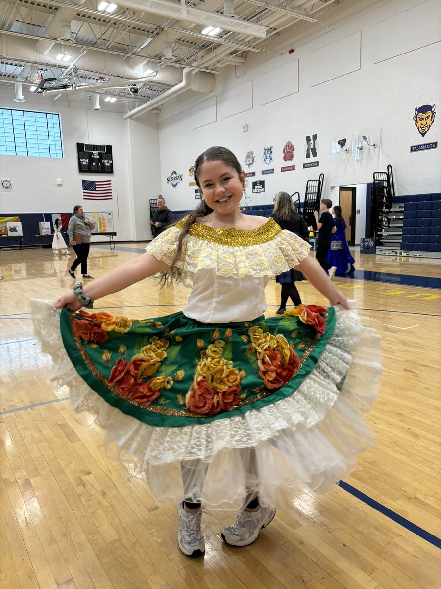 Mrs. Porter tweet media