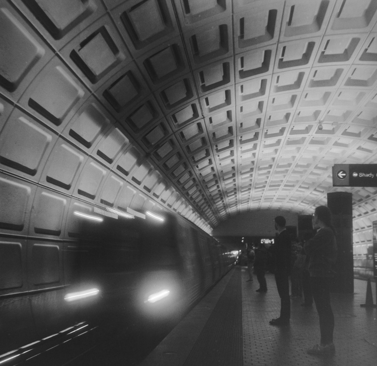 Charlie_Kral3's tweet photo. The Metro, shot on Kentmere Pan 100 with a Yashica-D TLR medium format camera https://t.co/XPe6ElO4yr
