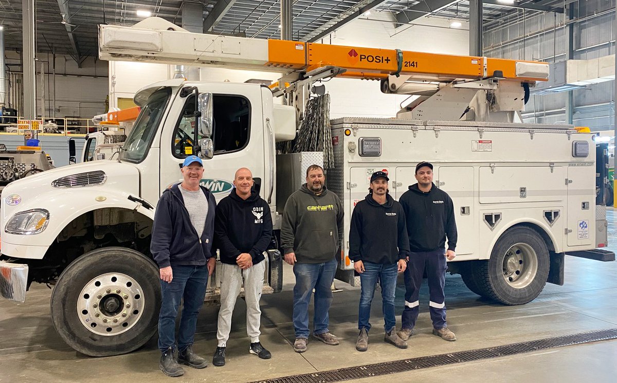 ENWINUtilities's tweet photo. 🚚💡 ENWIN crews are headed to Simcoe County to help restore power after recent ice storms. Proud to support fellow utilities through Ontario’s Mutual Aid Group. Stay safe! ❄️⚡ #MutualAid #OnMAG #ENWIN https://t.co/3el4qYmd2o