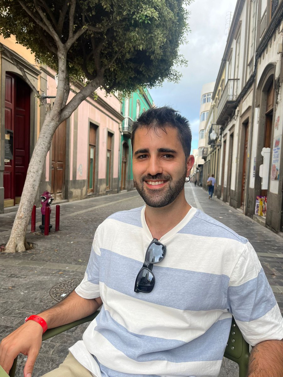 AlvaroMesaLopez's tweet photo. Ahora que estoy "bicheando" más la Inteligencia Artificial, en parte gracias al curso de #CommunityManager de @aulaCM, me uno a la moda Ghibli. Es sólo una herramienta (para mí la #Creatividad  nace en lo humano), pero da muchas posibilidades. Divertirte así, es sólo una de ellas https://t.co/DKv9GSyowY