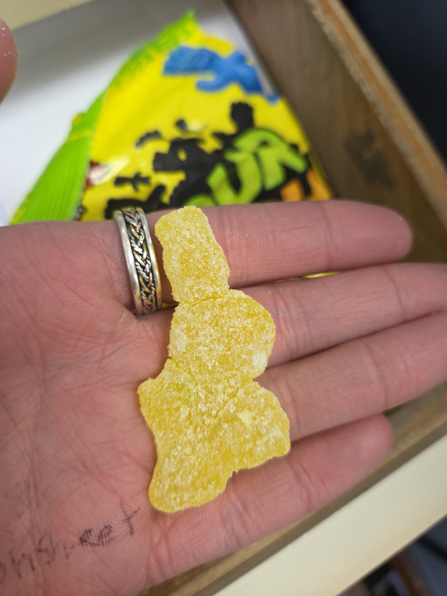 KiraArtist's tweet photo. @SourPatchKids looks like the yellow sour patch kids are taking over or morphing together in the bag I grabbed! 😅 https://t.co/Ur6Bc7oBwr