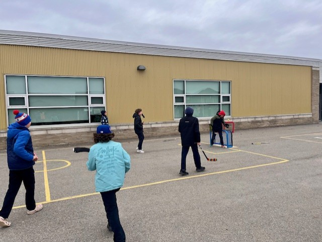 MustangsMartin's tweet photo. The Vieira Family made our new Hockey Nets! The students and the St. Martin Community genuinely appreciate your talent and hard work. @niagaracatholic https://t.co/Qflz7ufXR5