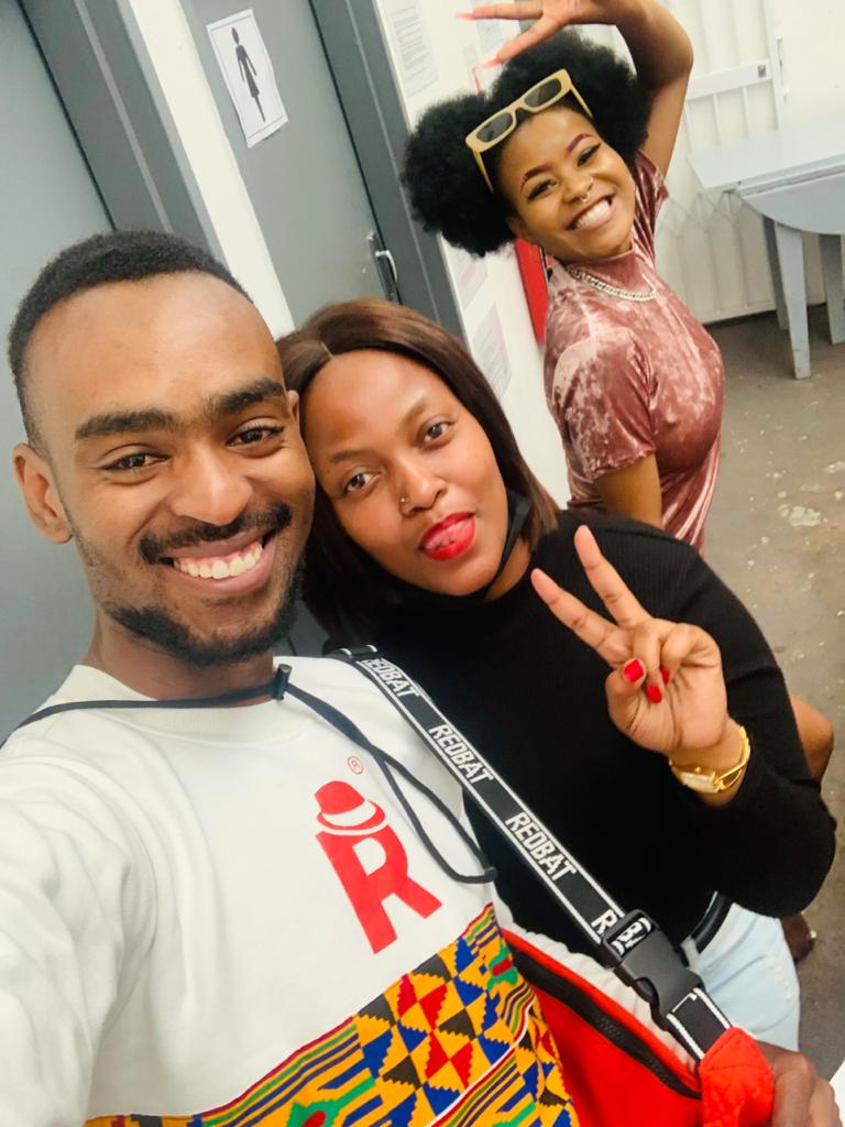 LthandoMayekiso's tweet photo. Umntu abe fratsi kodwa uzoba ne interview live eTvin🤦‍♂️🙂

@capetowntv https://t.co/5D3hnKkAaE