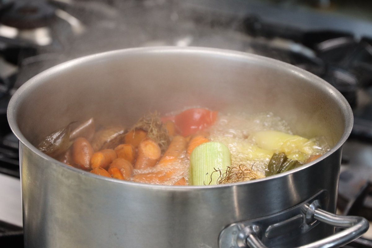 🔥 5 horas, 6 equipos, 1 menú completo. La semifinal del #CocineroDelAño10 pone a prueba a los chefs en una competición de precisión, creatividad y técnica. ¡El futuro de la gastronomía se cocina hoy en A Coruña! 👨‍🍳👩‍🍳 <a href="/DACTurismo/">Turismo Deputación da Coruña</a>