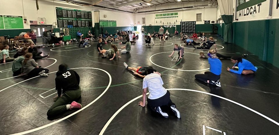 Athena Freestyle has started off really strong.  Had a great group of guests from Whiteland, Indiana come in last night to scrap. College coaches coming in soon.. stay tuned