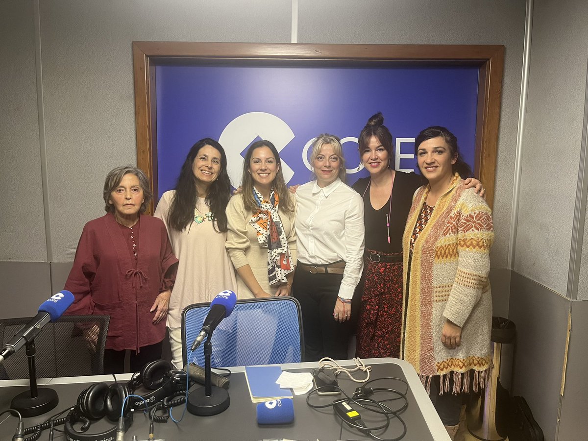 SoniaCrespoR's tweet photo. Si no has podido escuchar hoy la Tertulia 🎙️🗞️ de Mujeres 👩🏻‍🦳👩🏾‍🦱👩🏻‍🦱👱🏼‍♀️🧑‍🦰 de @COPEMalaga 📻aquí puedes hacerlo 👉 https://t.co/co1Ssc5s9V https://t.co/l3l45OWFRY