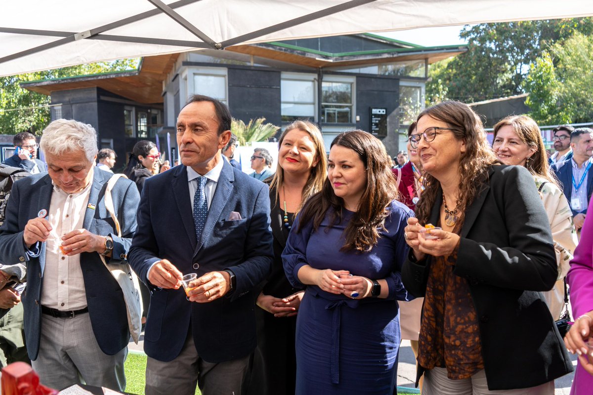 JUNJI_Chile's tweet image. Vicepresidenta Daniela Triviño participó en la presentación del Mapa Nutricional 2024 de @junaeb; una importante herramienta que permite conocer y alertar sobre el estado nutricional de niñas y niños, relevando además la importancia del juego libre y la actividad física. 🥦🍎🏃🏽‍♀️