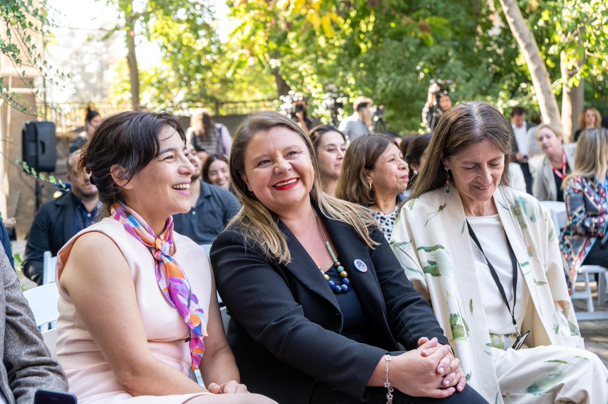 JUNJI_Chile's tweet image. Vicepresidenta Daniela Triviño participó en la presentación del Mapa Nutricional 2024 de @junaeb; una importante herramienta que permite conocer y alertar sobre el estado nutricional de niñas y niños, relevando además la importancia del juego libre y la actividad física. 🥦🍎🏃🏽‍♀️