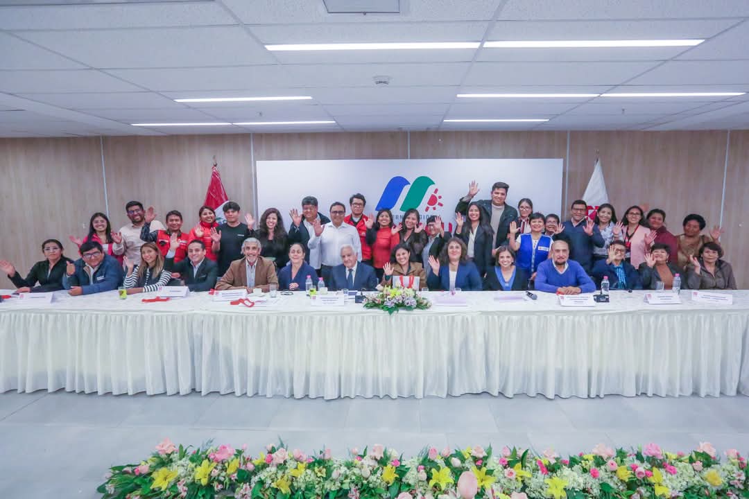 El VII Encuentro Descentralizado del Acuerdo Nacional tuvo lugar en Moquegua. Participaron representantes del gobierno regional, sector público, academia, partidos políticos, sociedad civil y grupos juveniles con la expectativa de trabajar articuladamente por la región y el país.