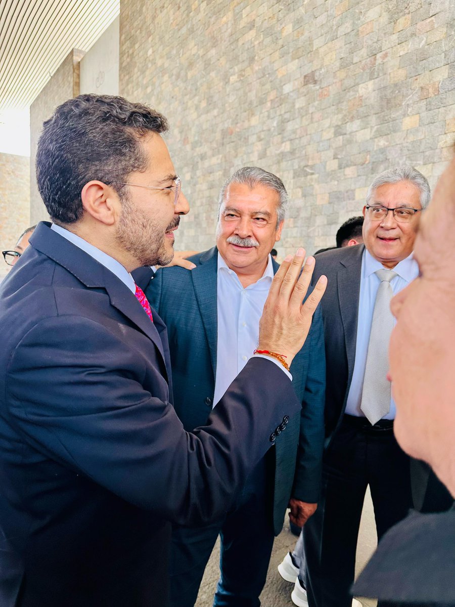 Junto a compañeros legisladores, acudí a expresar total respaldo a la presidenta de México, <a href="/Claudiashein/">Claudia Sheinbaum Pardo</a>, así como a reconocer su liderazgo para la generación de acuerdos, mediante el diálogo y el respeto, con Estados Unidos.

Desde el Senado de la República, cumpliremos nuestro