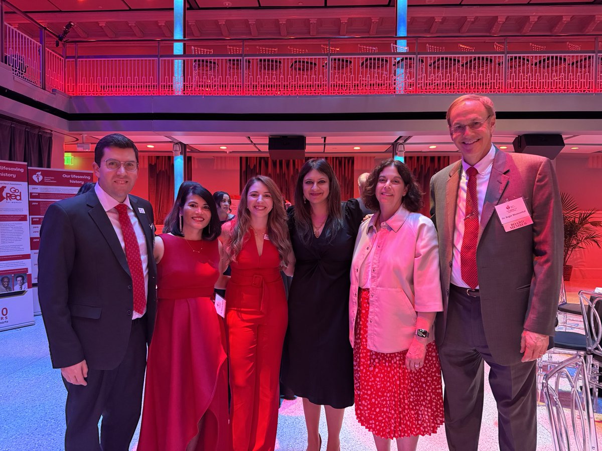 SethShayMartin's tweet image. Great to spend the evening with the @hopkinsheart crew at the @heartmaryland Heart of Maryland and Night of Impact
Proud to celebrate our star colleague of the evening @ycommodore receiving the Watkins-Saunders Award and leading us in carrying the AHA torch
#HeartOfMD
