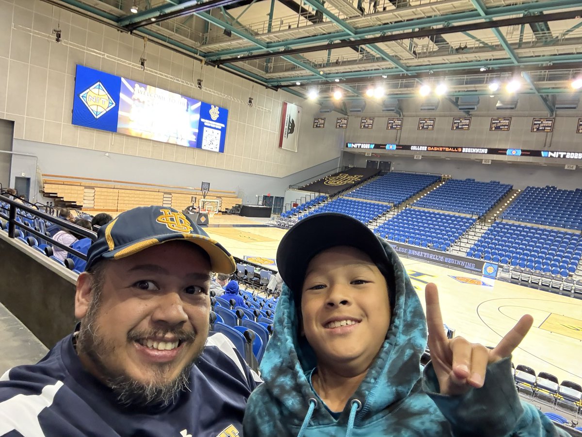 CNGRacingStable's tweet photo. @UCImbb @UCIAthletics @BigWestSports @NITMBB @UCIAA Go eaters!!!! https://t.co/fi312s60MP