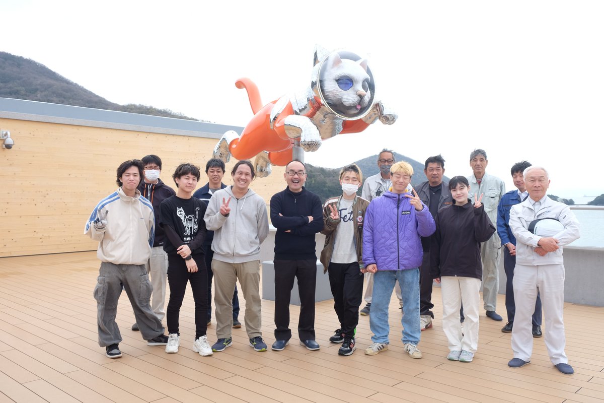 ヤノベケンジ教授が制作された《SHIP’SCAT(Jumping)》搬入の様子をお届け！ジャンボフェリーに向かって跳ぶ姿が印象的。坂手港に新たな旅のシンボルが誕生しました！
🔗ferry.co.jp/news/55986/