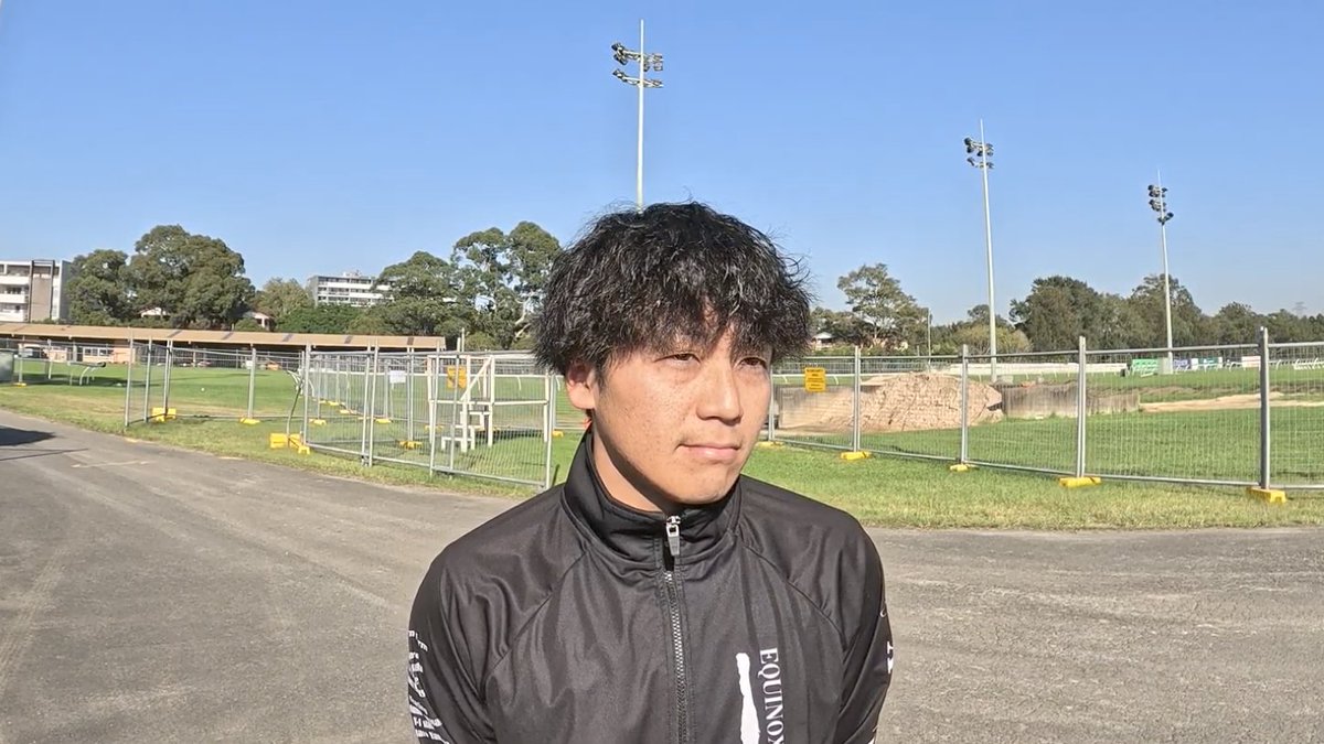 GCH_kaigai's tweet photo. ドンカスターマイルに出走予定のジオグリフを管理する木村哲也厩舎 塚田竜調教助手のレース前日インタビューです!
今回で5ヶ国目となるオーストラリア遠征、輸送疲れからのリカバリーも早く、いいコンデションとの事です!
https://t.co/hUUG8pDyJN https://t.co/cUiq8IJvSS