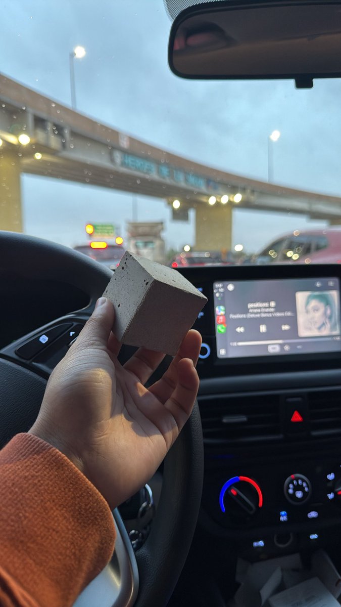 jntcab's tweet photo. Que tu profesor de construcción te regale solo a ti un cuadrito de mortero como reconocimiento por tu trabajo.🥰 https://t.co/6lWC859Thg