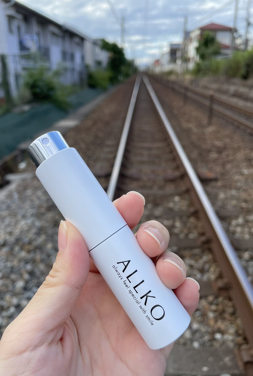 「通勤・通学で電車使ってるあなたへ」
春に向けて人が増えるこの季節。
満員電車、バス、エレベーター…ちょっと気になる時、ありますよね？

ALLKOは手指専用。アルコール70％＋保湿成分配合で、乾燥する季節にもやさしく除菌👐✨

⇒ allko.jp
#春の除菌習慣 #手指をいたわる