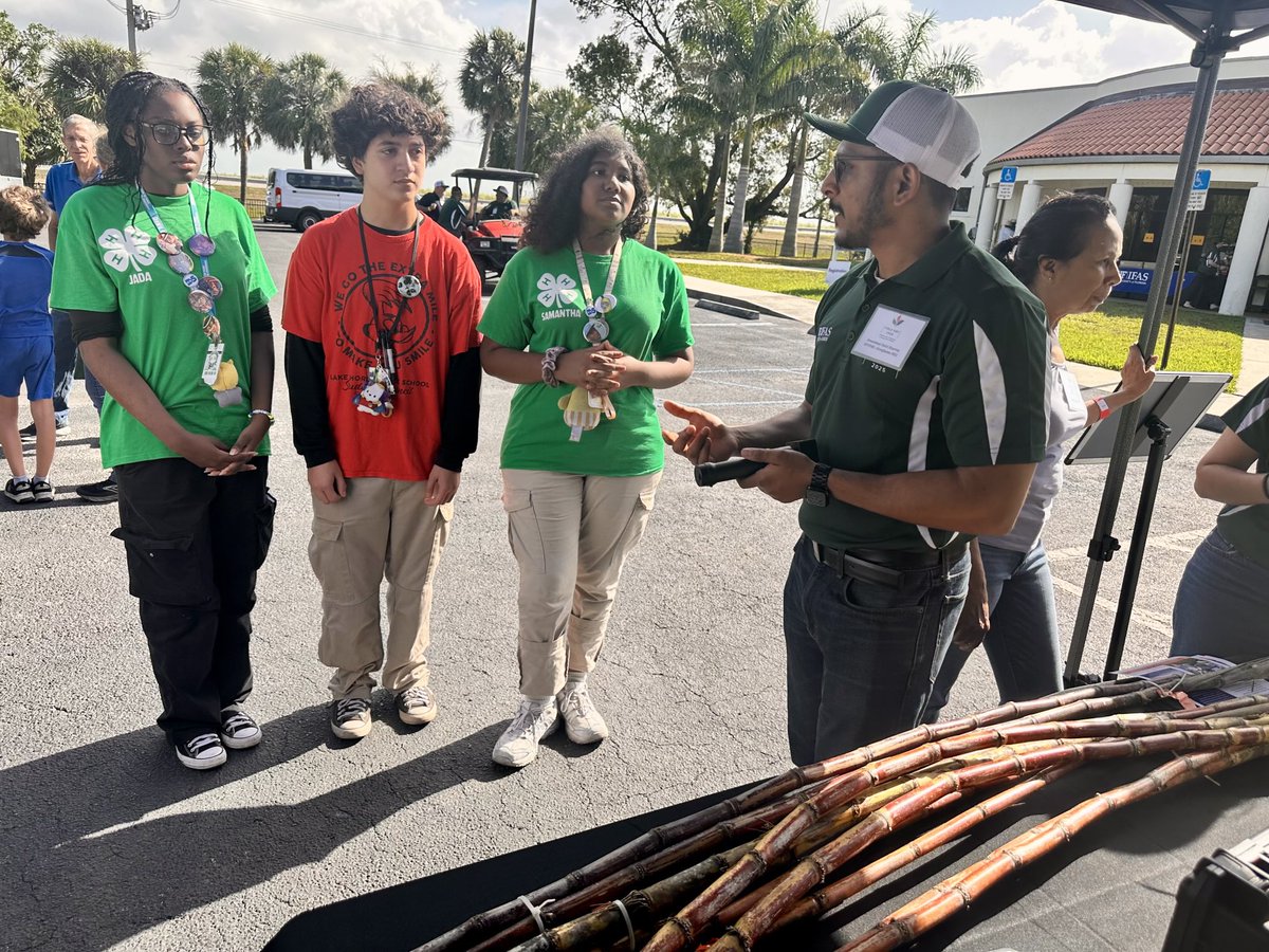 UFsugarcane's tweet photo. The Sugarcane Agronomy Lab at the 2025 EREC Field Day! ⁦@EvergladesREC ⁦⁦@UFIFASAgronomy⁩ ⁦@UF_IFAS⁩ https://t.co/9gbSxdf6c1