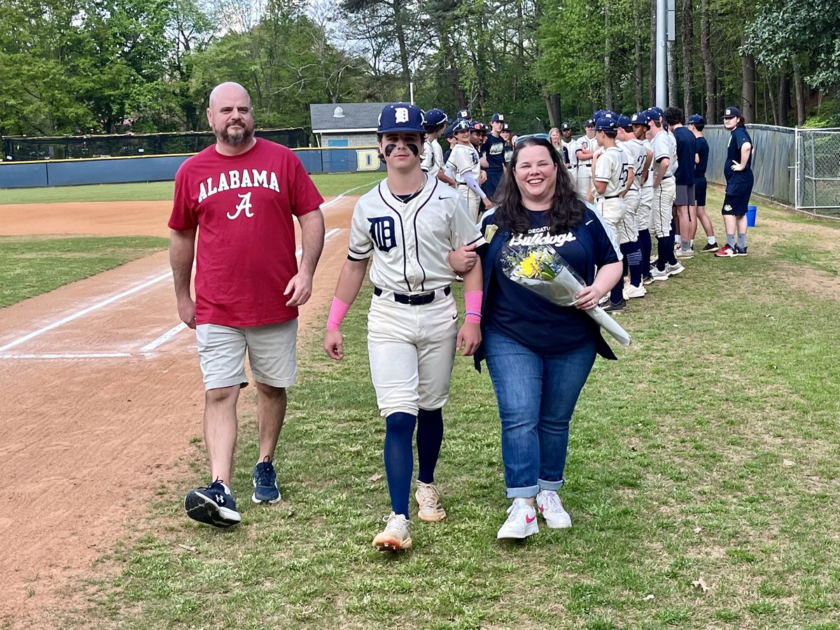 DecaturBulldogs's tweet image. Tonight, we celebrate our Bulldog Baseball seniors! Thank you Seniors and Senior families for your leadership, hard work, and dedication to the program. You’ve left a lasting impact. Once a Bulldog, always a Bulldog! #GoBulldogs #DecaturBaseball