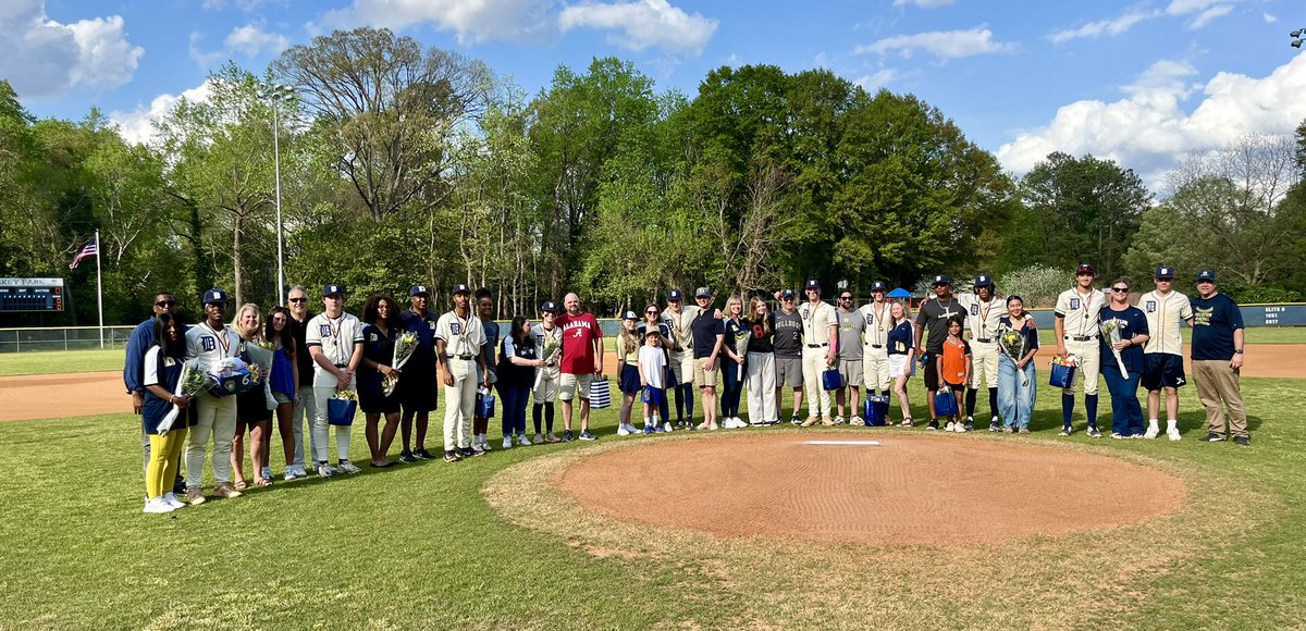 DecaturBulldogs's tweet image. Tonight, we celebrate our Bulldog Baseball seniors! Thank you Seniors and Senior families for your leadership, hard work, and dedication to the program. You’ve left a lasting impact. Once a Bulldog, always a Bulldog! #GoBulldogs #DecaturBaseball