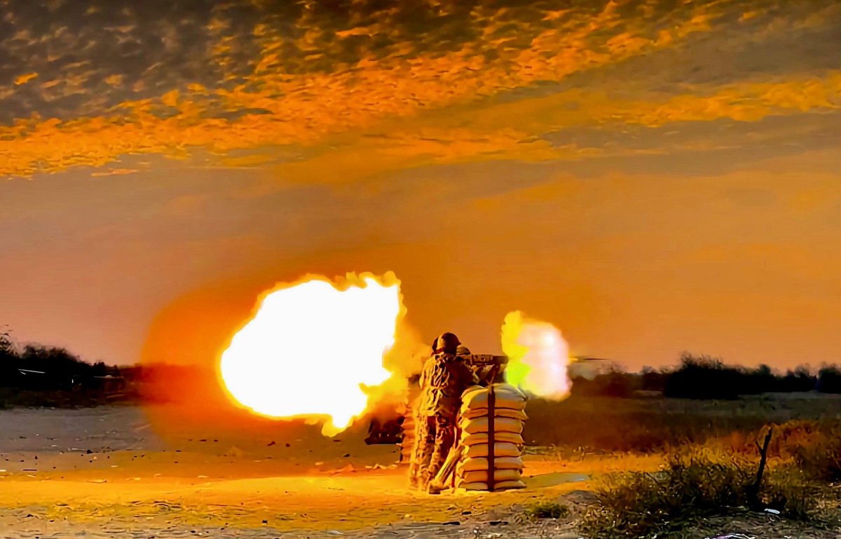 KonarkCorps's tweet photo. 'Guts, Grit &amp; Gunfire'

Warriors of #BattleAxeDivision sharpened their skills by conducting rehearsals of Battle Procedures in the deserts. #Training included Integrated Infantry Weapons Firing &amp; refinement of tactical drills to enhance operational readiness.

@IaSouthern
@adgpi https://t.co/fBcYZt12nG