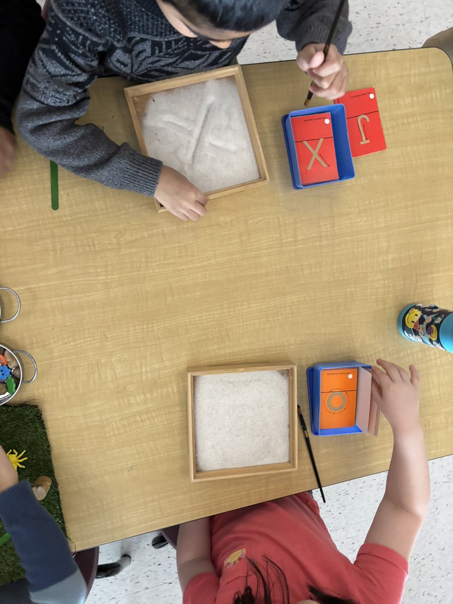 MsMelissaOCSB's tweet photo. A love for nature, reading and writing! Using natural materials, we embark on a literacy journey through play!🔤🪵🌿🪨 #ocsbKindergarten #ocsb #LearingThroughPlay #Literacy @BernadetteOCSB https://t.co/rWaIWXwZdl