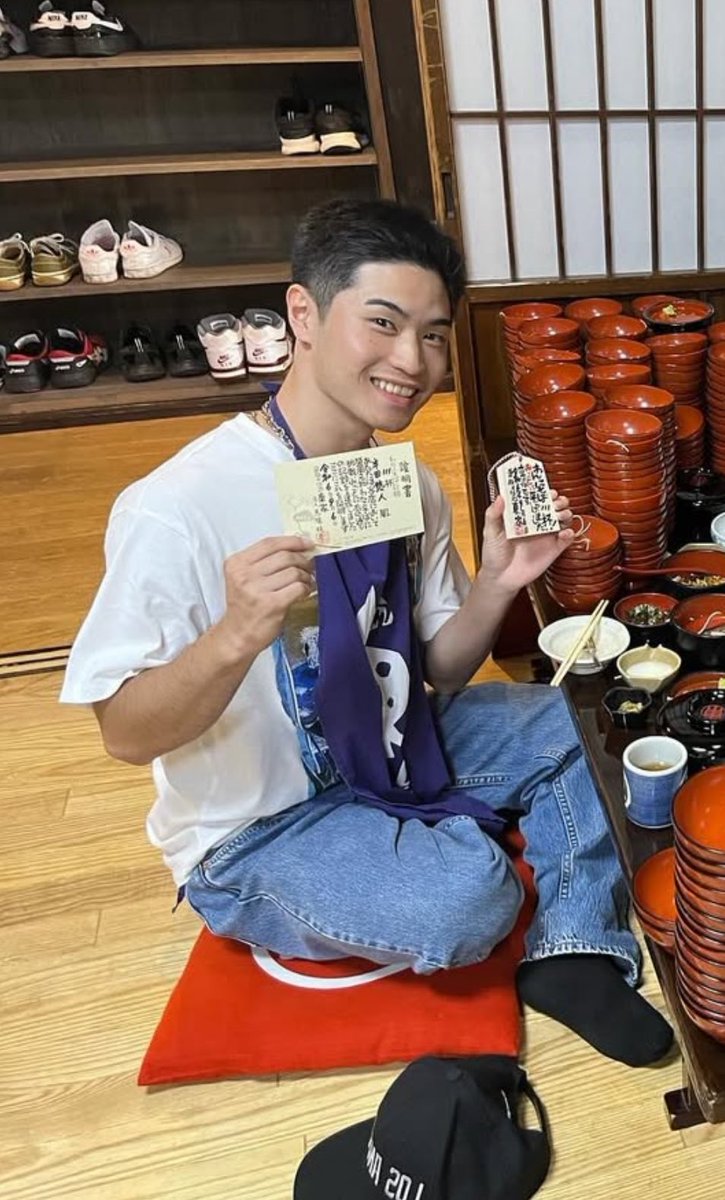 hamamedhandball's tweet photo. ハンド部員紹介⑰
ゆうとさん(新3年)ポジション：センター
高校からのハンドボーラー。高校では左サイドをやっていたが、今は主にセンターを任されている。身長は低いが、その体から繰り出される技のレベルは高い。プライベートではクシャッと笑う。頼めば車で色んなところに連れて行ってくれるかも？ https://t.co/ptOzCdg5Zd