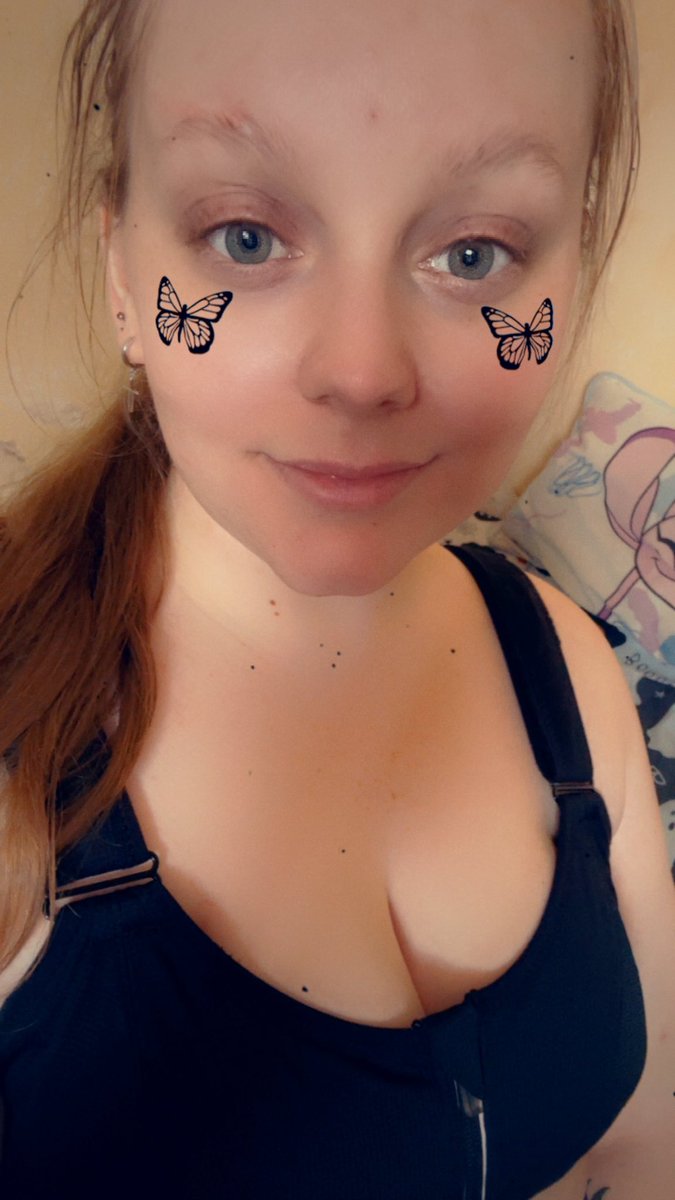 leanne_drant's tweet photo. Pic from yesterday getting ready for the gym! Wasn't feeling the best but pushed myself to go and i'm glad i did!💪🏼😁 https://t.co/OQCFL0XfCX