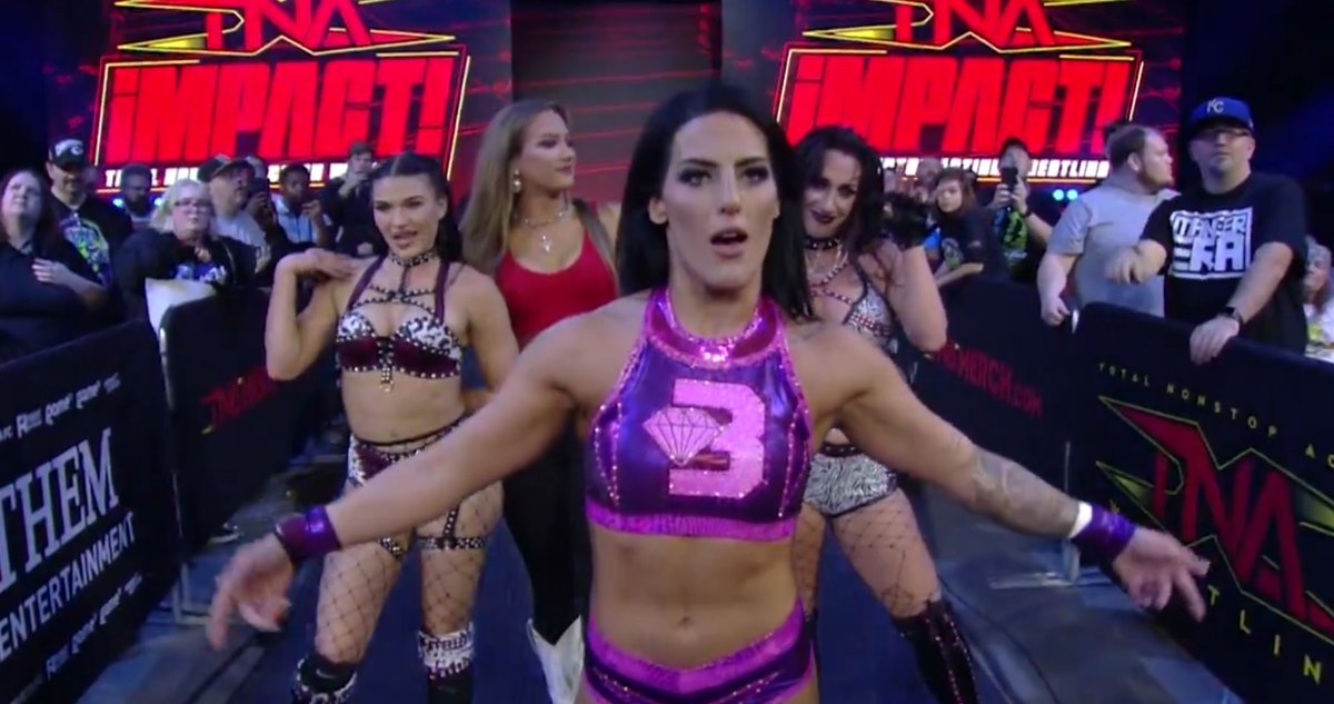 TheEWZine's tweet image. The Main Event #FatalInfluence gals get the WIN with Tessa!
@jacyjaynewwe @Jazmyn_nyx_wwe w/ @FallonHenleyWWE !
#TNAImpact