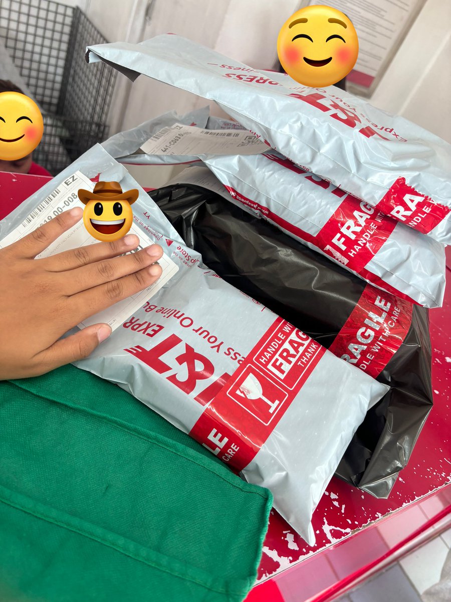 1214carteu's tweet photo. parcels are now dropped off! 🩷 will send tns 🙇🏻‍♀️ https://t.co/cFoPy6hU9c