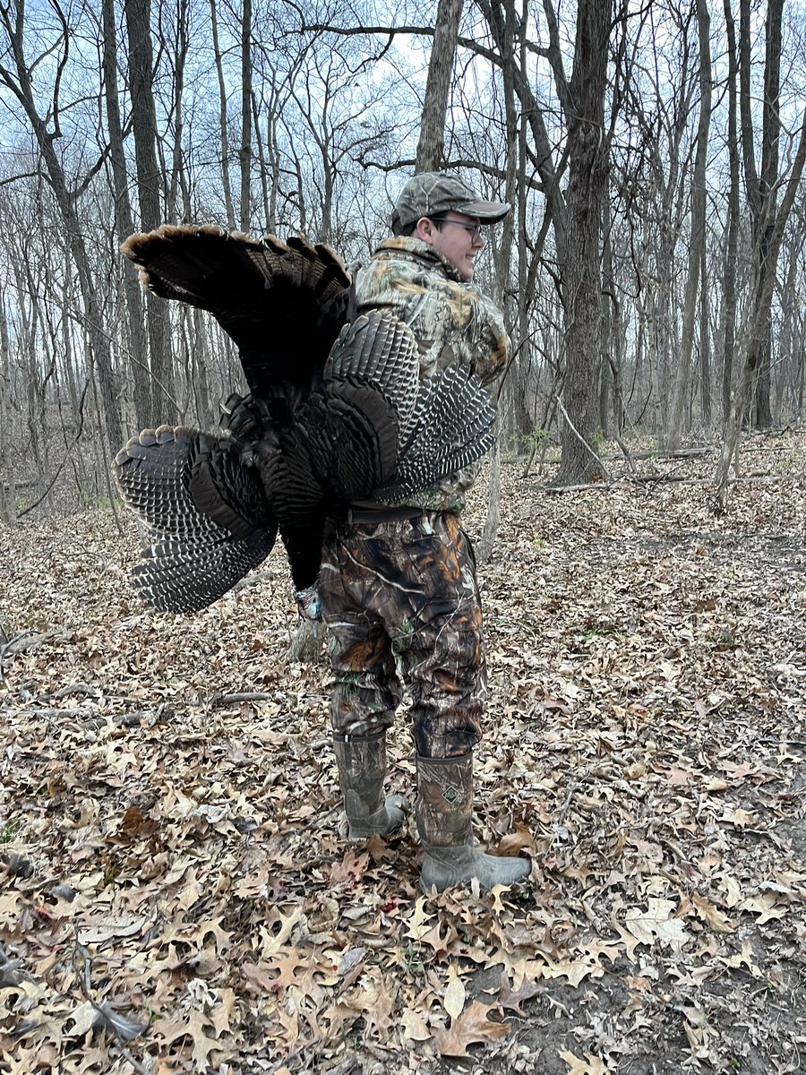 DCallahan2027's tweet image. Got to my family farm this weekend, so thankful to be able to hunt with my dad for turkey season!