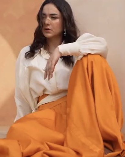 RiverPhiNicks13's tweet image. My favorite girls are in my favorite color #NitiTaylor #YumnaZaidi