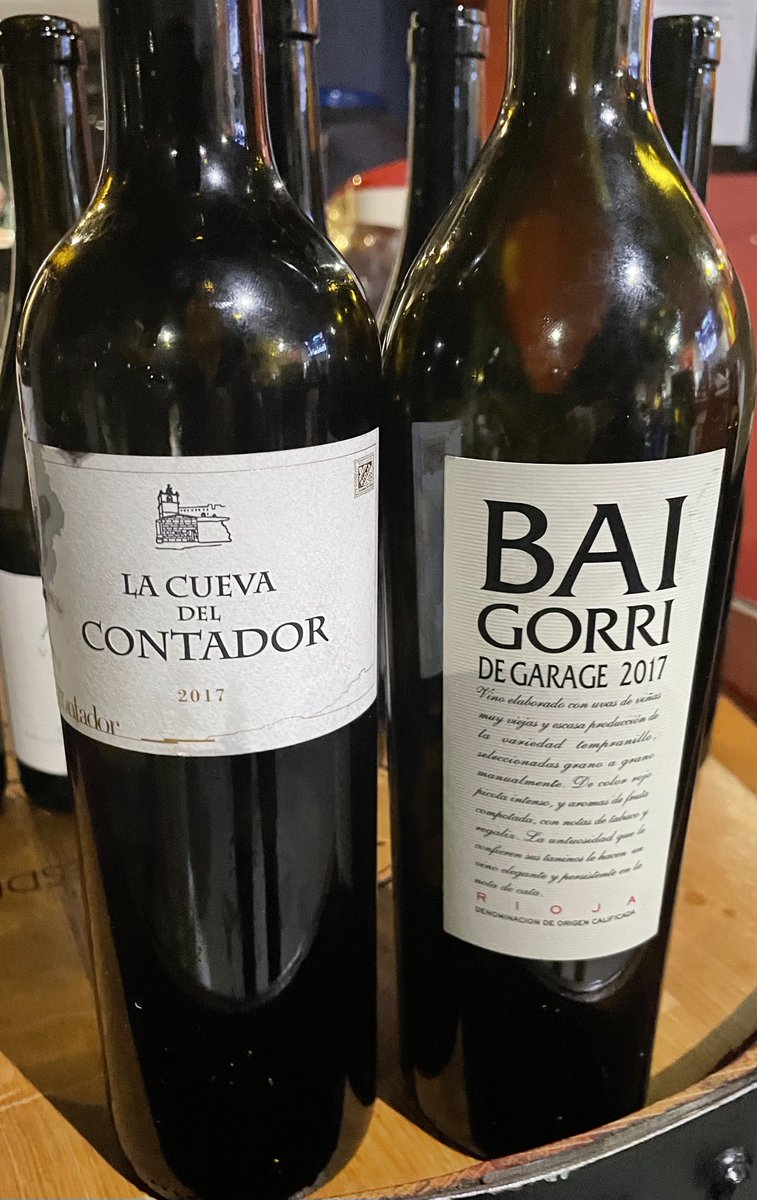 vinosyvinazos's tweet photo. Hoy catamos riojas variados, 2020-19-18-17, de dos en dos. Mayormente todos ricos, destacó sobre todo el @bodegasmuga y el @BodegasBaigorri #degarage. @Bodega_Contador #predicador #Pujanza #orben #Malpuesto #Artadi #Valdegines #ElPuntido https://t.co/tIlEHuhYEK
