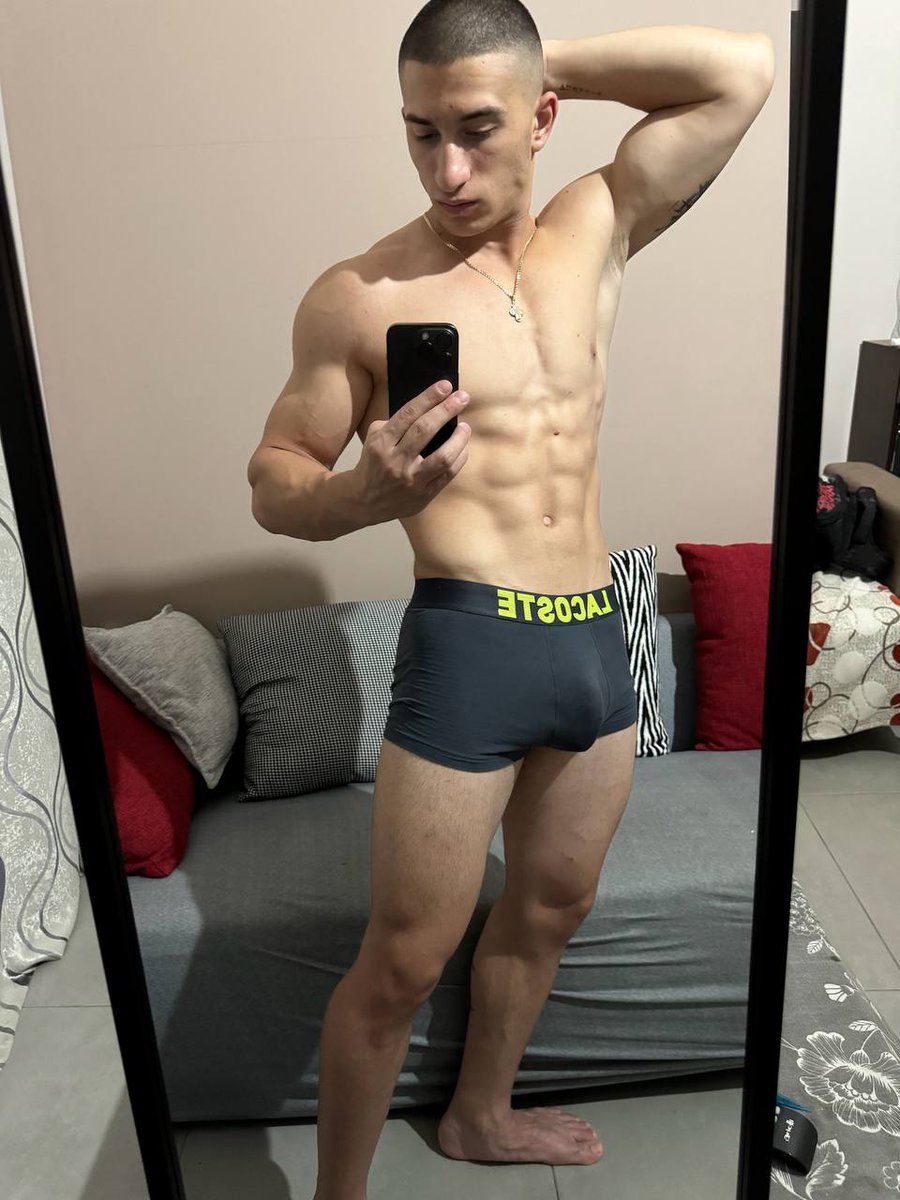 Retweet if you like tops