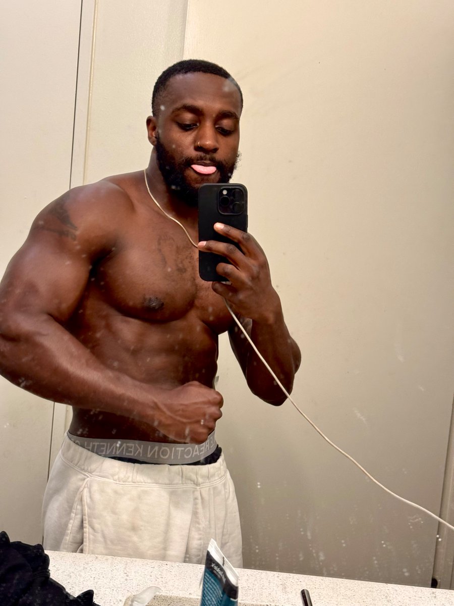 ShonnyBoyy's tweet photo. Results = Sleep + Water + Heavy Lifts + Patience. Stop chasing shortcuts. Start mastering the basics.
#FitnessCoach #NoMagicPill #BodyByScience https://t.co/pULZZ5S3ag