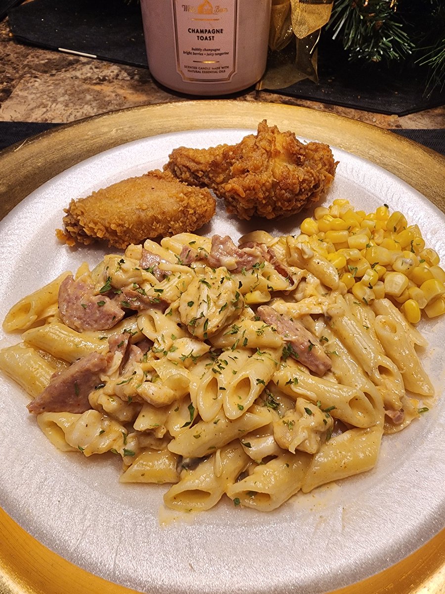 luv_dis_caramel's tweet photo. Thursday Dinner 🍽 😋 🔥
#SeasonedChickenBreastNHotSausagePasta
#SeasonedFriedCrispyChickenDrummettes
#ButteredCorn https://t.co/rVJMYTCGs5