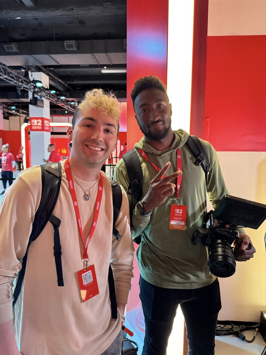 chillrogg's tweet photo. Met the legend today @MKBHD https://t.co/PfyjZOYPPA