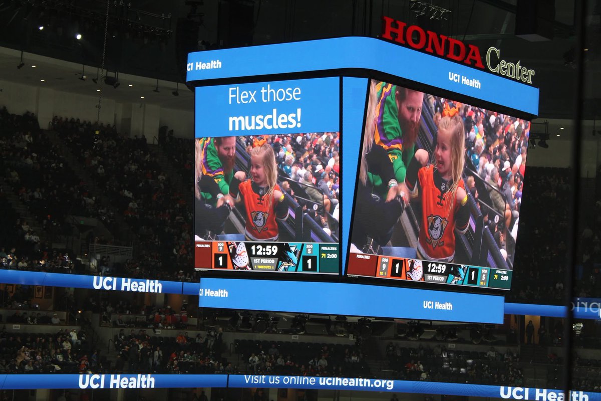 lrmcnow's tweet photo. On Tuesday, #UCIHealth hosted Health and Wellness Night at Honda Center.

UCI Health - Lakewood was on hand at our Community Network booth.

Thank you to the Ducks and Honda Center for our continued partnership to create a healthier #OrangeCounty!

#flytogether https://t.co/VbRGxzKthK