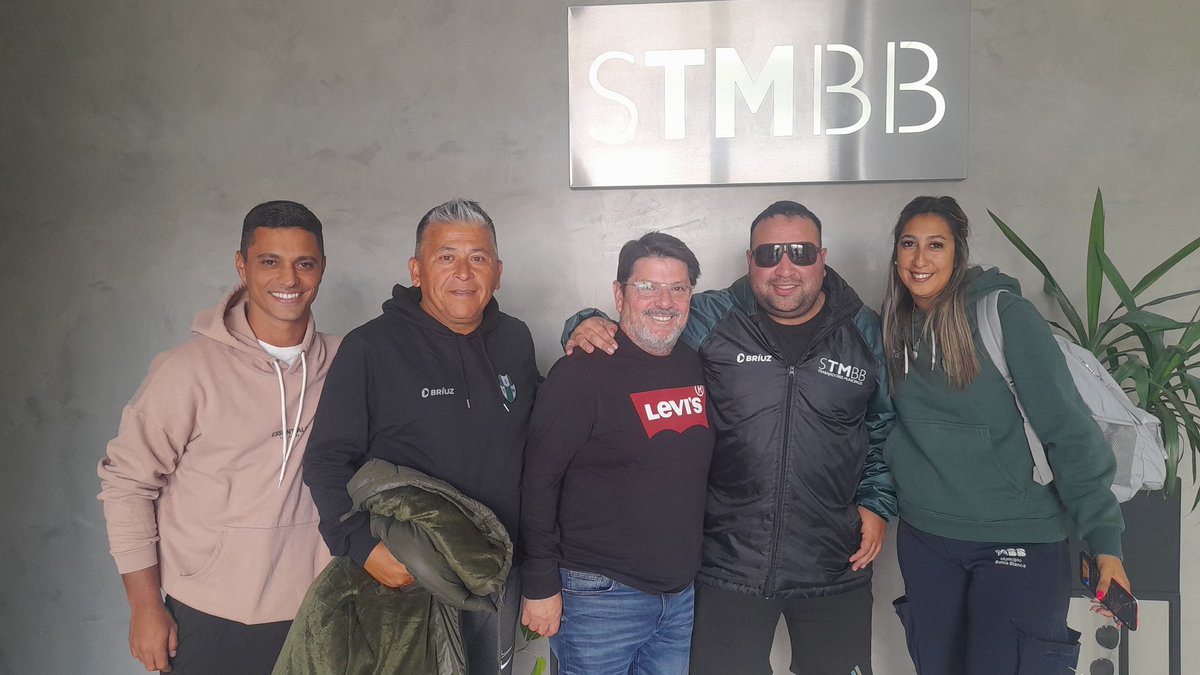 Me lo dijo <a href="/Aguero_M_A/">Miguel A Agüero</a>
Y no m cabe la menor duda q es así, siempre x y para el compañero, hay mucho para hacer, hermosa reunión en nuestra casa pensando para adelante, y quien mejor q ustedes para orientarnos.
Orgulloso d pertenecer!!
<a href="/diegodiaz_82/">Diego Diaz</a> el fotógrafo, gracias x estar.