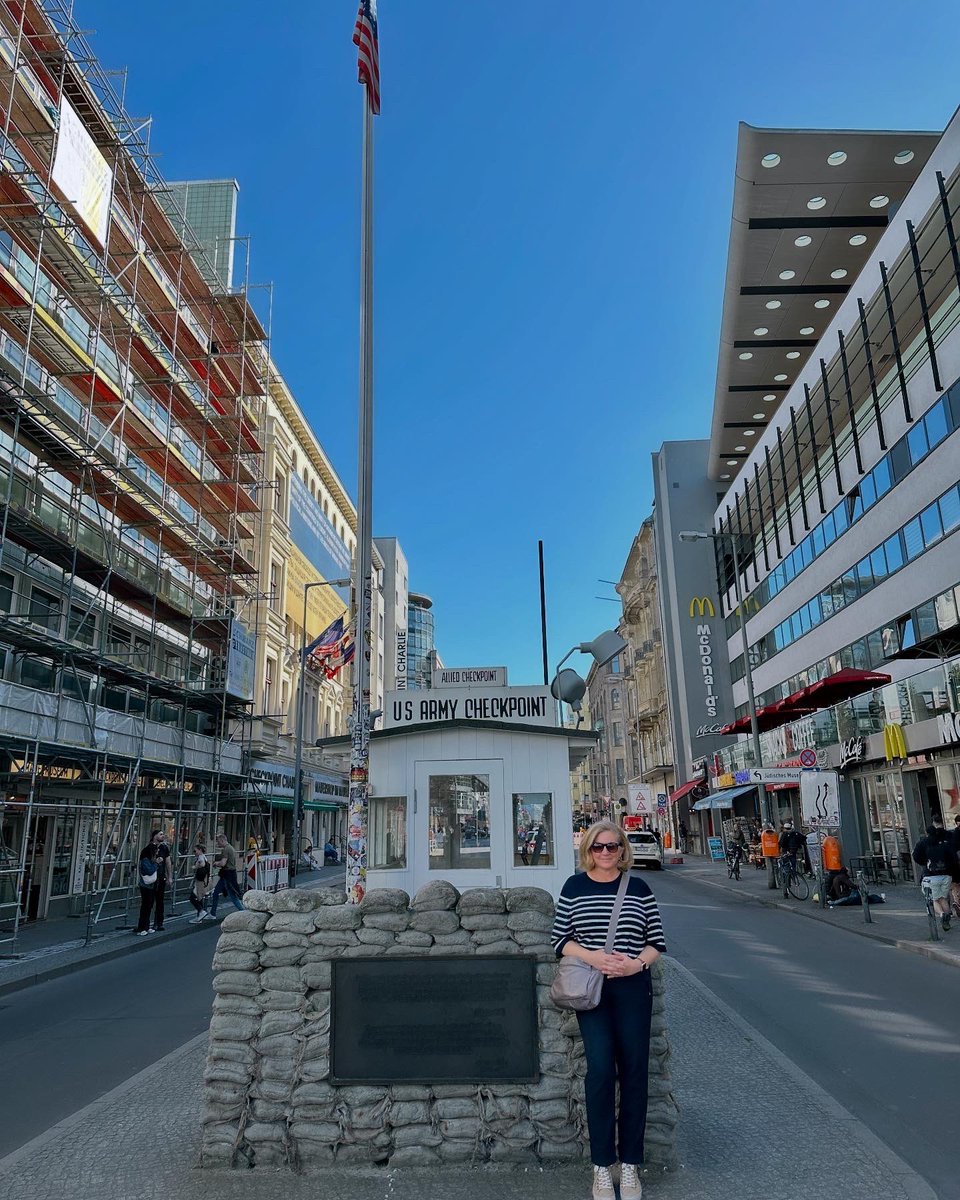 Ariel Kalil (@ariel_kalil) on Twitter photo Seminar day! Taking office hours on foot in Berlin including a stop at Checkpoint Charlie. Seminar day! Taking office hours on foot in Berlin including a stop at Checkpoint Charlie.