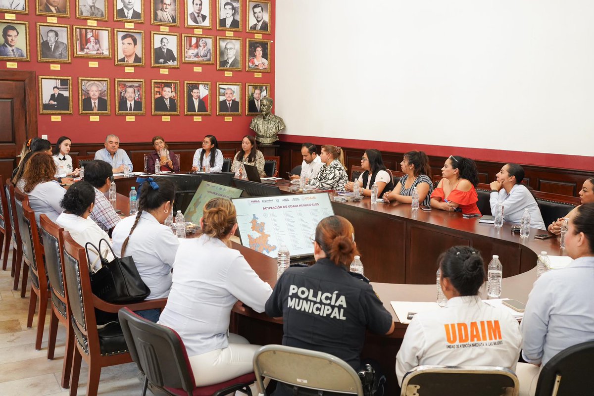 SMDIFHuauchi's tweet photo. Por un Huauchinango libre de violencia: ¡Trabajamos para ti! 
Nuestra Presidenta, Arq. Guadalupe Lilián González Cabrera, junto con la Directora General, Lic. Adriana Mejía Duarte, participaron activamente en las mesas de trabajo para conocer los protocolos de UDAIM. https://t.co/WKITRhzeuD