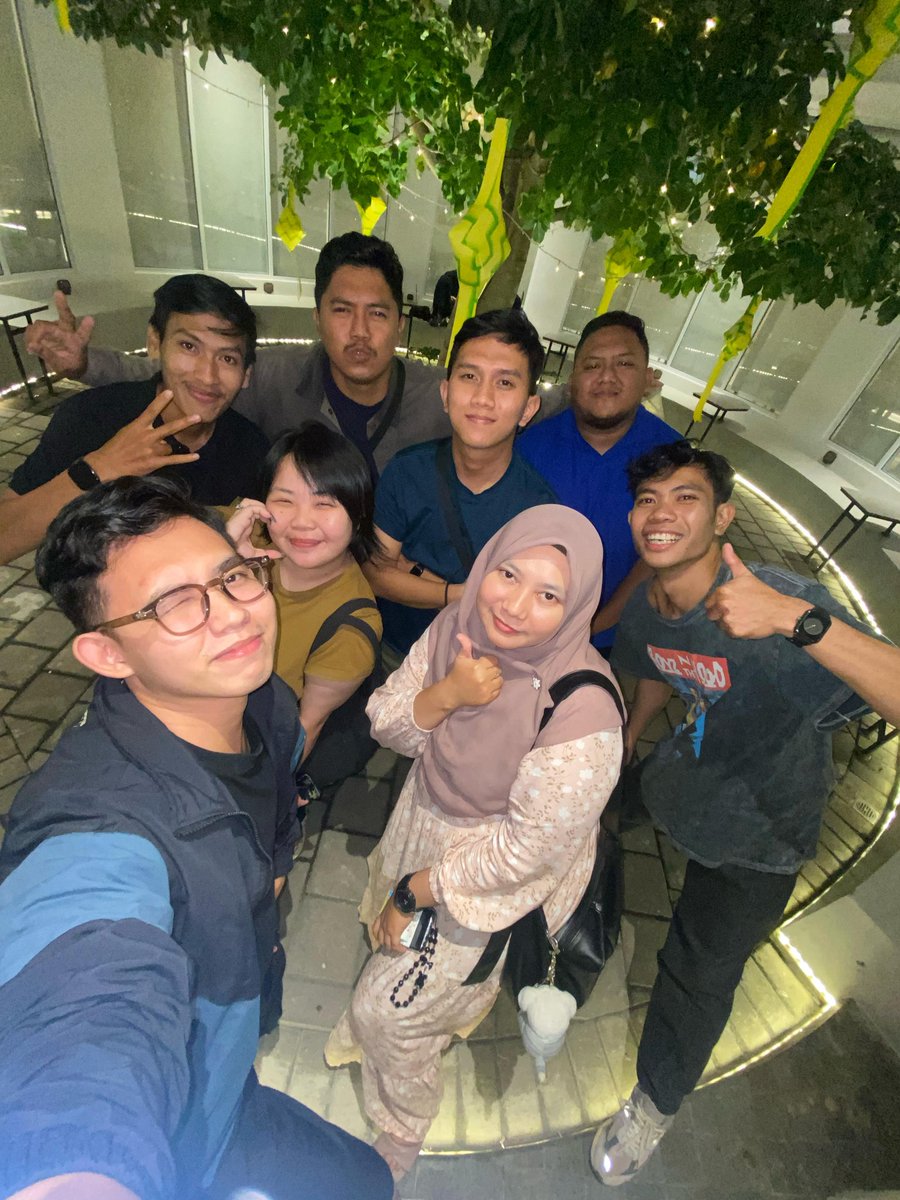 alfatihgo's tweet photo. @susan_amelia46 nongkrong dulu nek. ups gapunya temen 😂🤣 https://t.co/iRi8G7XLLs