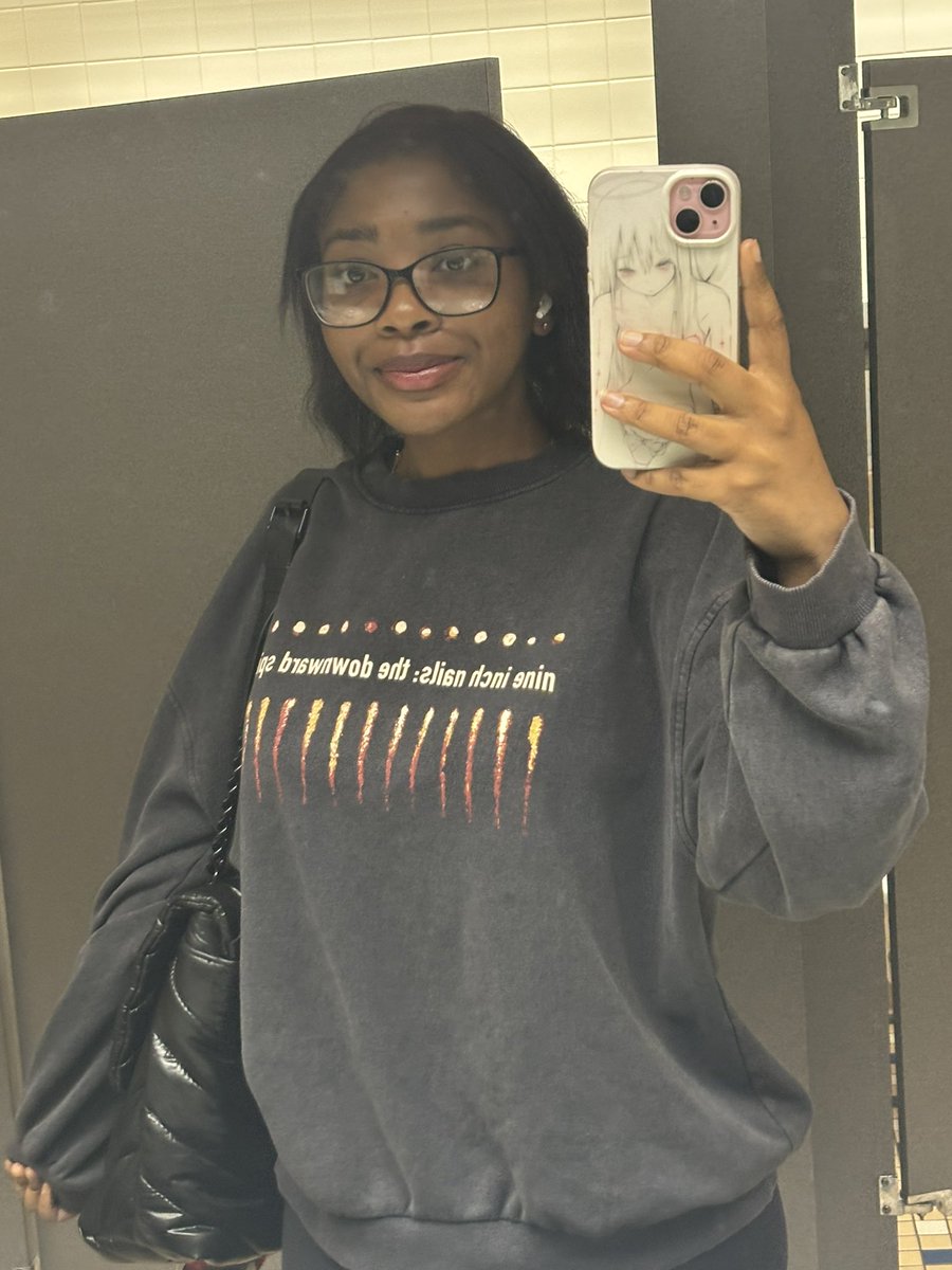 ARIELHATESY0U's tweet image. #SkippingClass