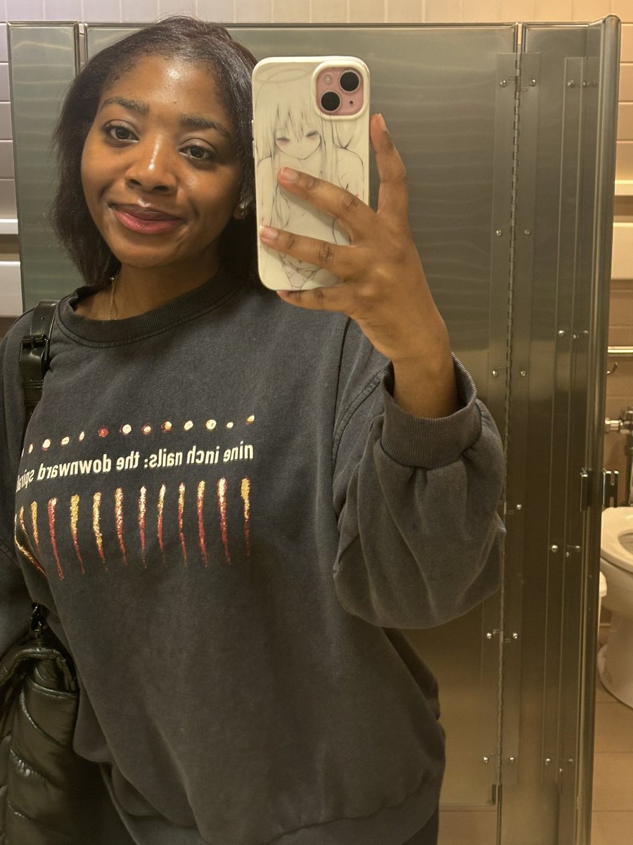 ARIELHATESY0U's tweet image. #SkippingClass