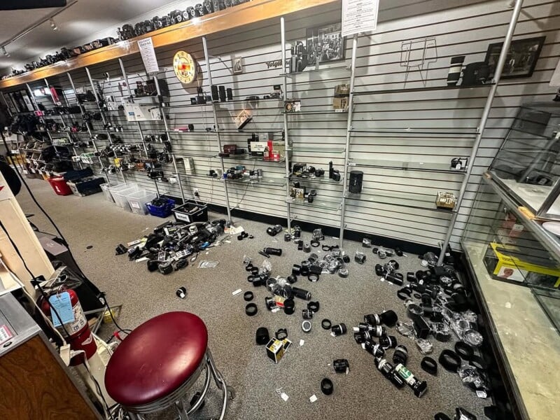 ZorzStudios's tweet image. Bay Area #CameraStore robbed of $50,000 worth of #gear in raid zorz.it/AZrCn | #MattGrowcoot #BayArea #CameraRobbery #CameraTheft #crime #police #raid #SanFrancisco