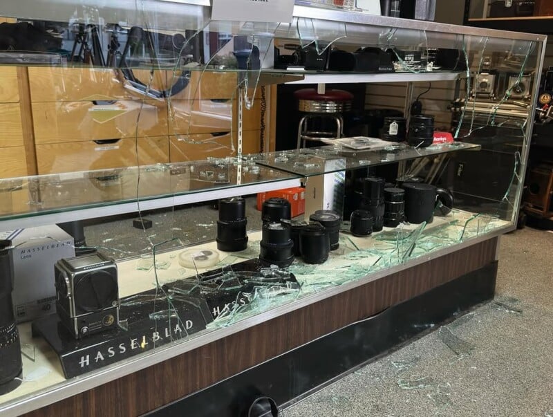 ZorzStudios's tweet image. Bay Area #CameraStore robbed of $50,000 worth of #gear in raid zorz.it/AZrCn | #MattGrowcoot #BayArea #CameraRobbery #CameraTheft #crime #police #raid #SanFrancisco