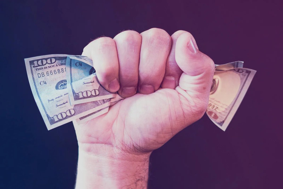 When we think about abuse in relationships, physical or emotional abuse often comes to mind first. However, financial abuse is just as damaging—yet it often goes unnoticed. Recognize the signs: yourdream.liveyourdream.org/understanding-…