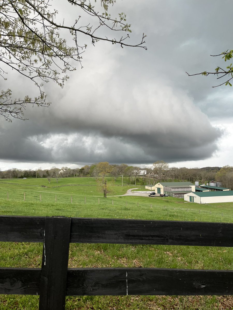 3StatesofTN's tweet photo. 4:15p today in Arrington over our farmhouse. https://t.co/SjluLLbXtK