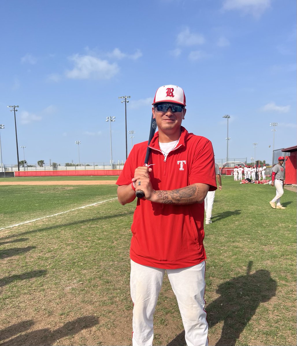 raytexanbsbl's tweet photo. 1st Annual Texan Classic   
Ray 9th (Mora) vs Ray JV (Andrade) https://t.co/iKNo9J9fhh